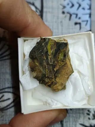 Mineral Montgomeryita