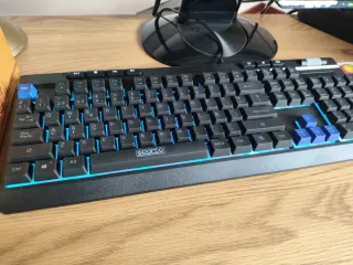 PC sobremesa BenQ negro