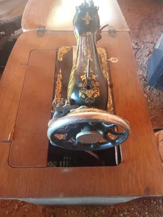 Máquina de coser Singer antigua