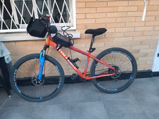 Bicicleta de Montaña roja RX 27.5