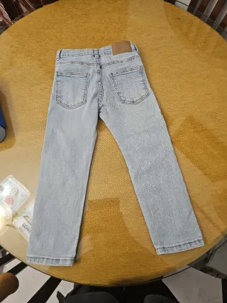 Pantalones vaqueros Zara niño talla 4