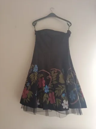 Vestido negro con flores