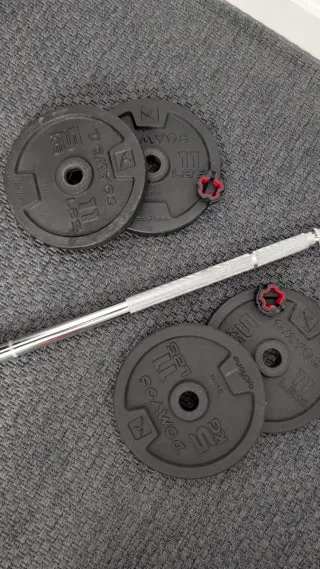 Barra (1.56cm) y discos de pesas (20kg)