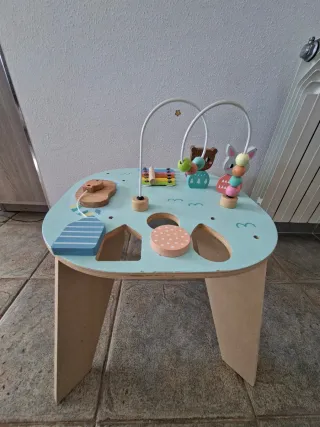 Mesa de actividades de madera para bebés