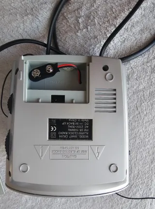 Radio despertador vintage plata