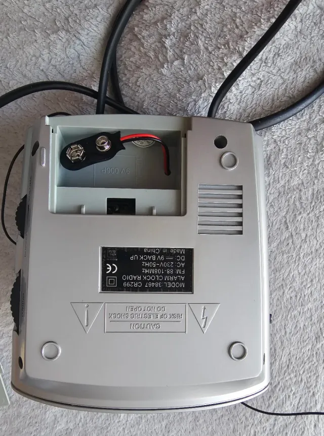 Radio despertador vintage plata