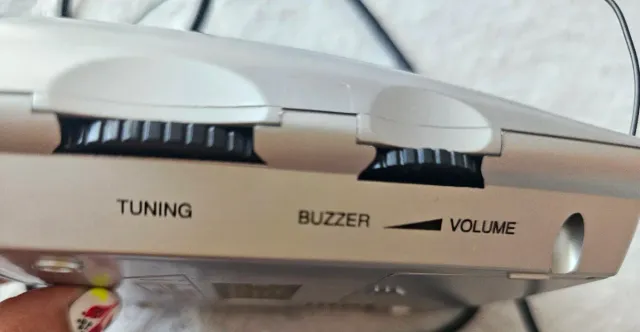 Radio despertador vintage plata