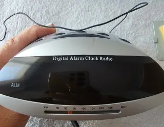 Radio despertador vintage plata