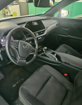 Lexus UX 2024