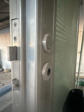 Puerta blindada con cristal