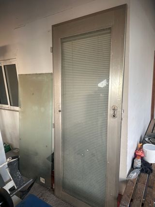 Puerta blindada con cristal