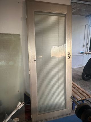 Puerta blindada con cristal