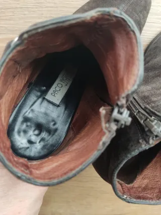 Botines de ante marrón con hebilla