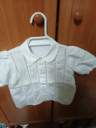 Blusa blanca con cuello Peter Pan