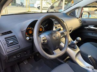 Toyota Auris 1.6 VVTI SOL 2010