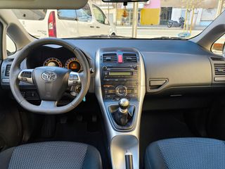 Toyota Auris 1.6 VVTI SOL 2010