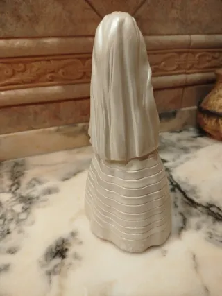 Figura niña comunión con rosario