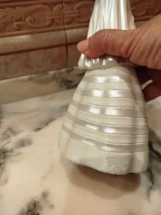 Figura niña comunión con rosario