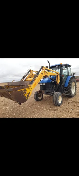 Tractor New Holland con pala