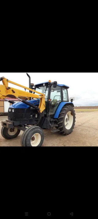 Tractor New Holland con pala