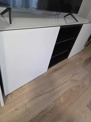 Mueble TV Besta Ikea Blanco y Negro