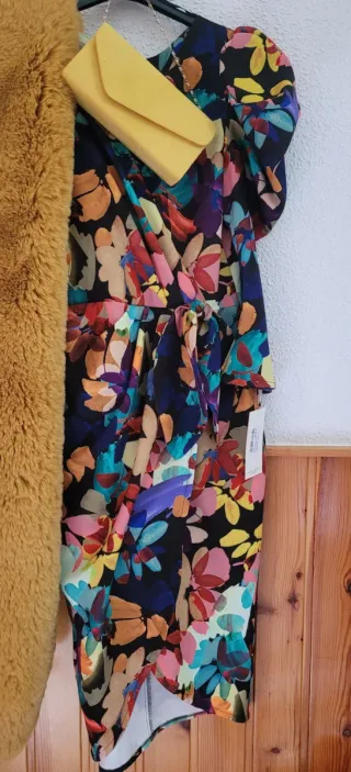 Vestido estampado floral para evento
