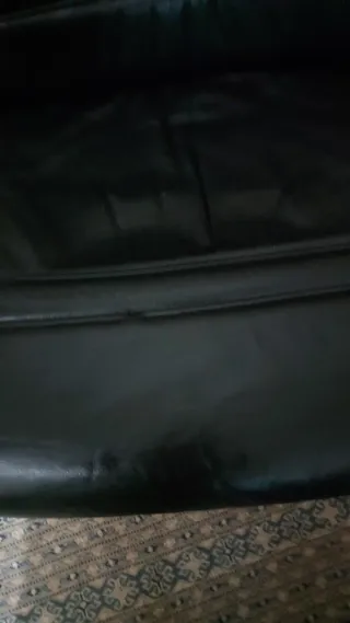 Silla de cuero negra