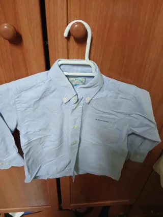 Camisa azul de manga larga para niño