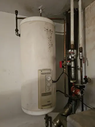 Caldera gasoil y acumulador agua caliente