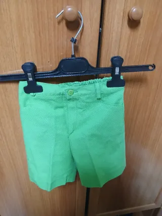 Pantalones cortos verdes para niño