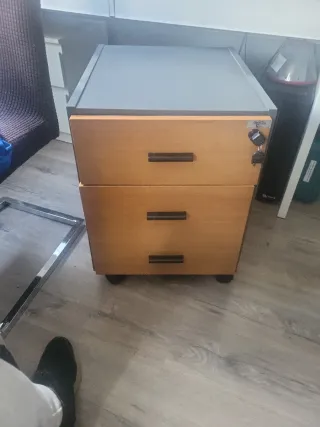 Cajonera de oficina madera y metal