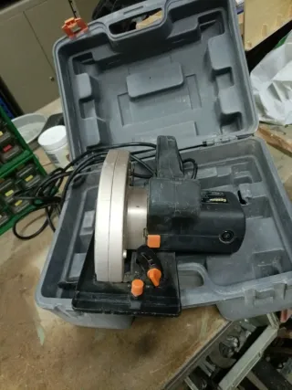 Sierra Circular Eléctrica con Maletín