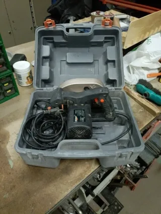 Sierra Circular Eléctrica con Maletín