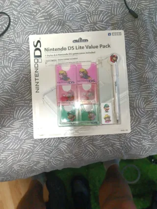 Pack Nintendo DS Lite: 6 Fundas + Stylus