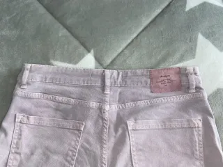 Vaqueros Stradivarius malva mujer