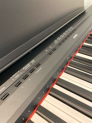 Piano Yamaha P-115 con banqueta incluida