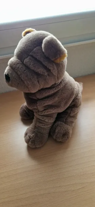 Peluche perro shar pei marrón