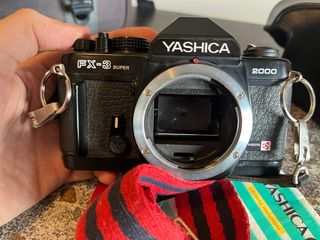 Yashica FX3 Super 2000 para restaurar + Accesorios