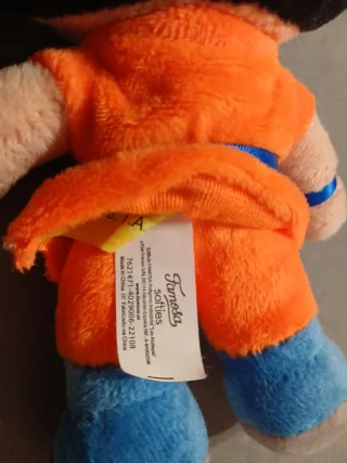 Peluche Goku Dragon Ball 23 cm aprox Marca Famosa.
