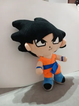 Peluche Goku Dragon Ball 23 cm aprox Marca Famosa.