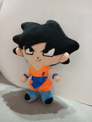 Peluche Goku Dragon Ball 23 cm aprox Marca Famosa.