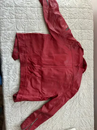 Cazadora cuero vintage roja
