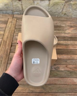 Chanclas Yeezy Beige