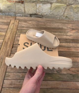 Chanclas Yeezy Beige