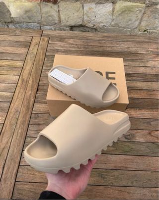 Chanclas Yeezy Beige