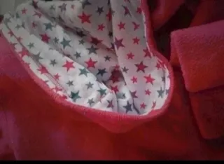 Chaqueta polar con capucha