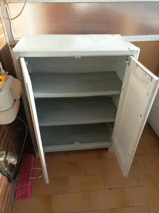 4 Armarios de PVC son 4 bajos y uno alto