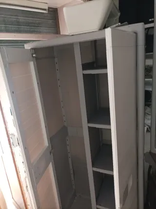 4 Armarios de PVC son 4 bajos y uno alto