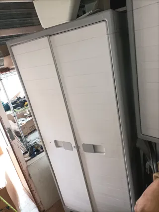 4 Armarios de PVC son 4 bajos y uno alto