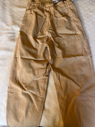 Pantalones cargo beige mujer